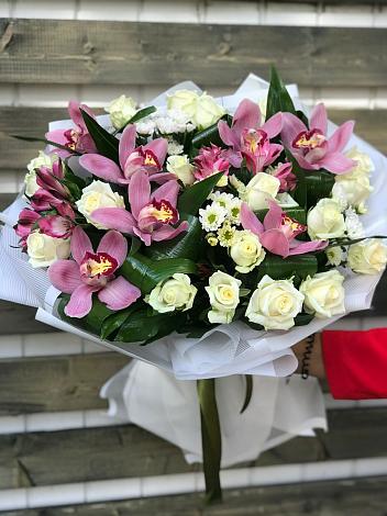Букет цветов из: Розы и Хризантемы в Карагай