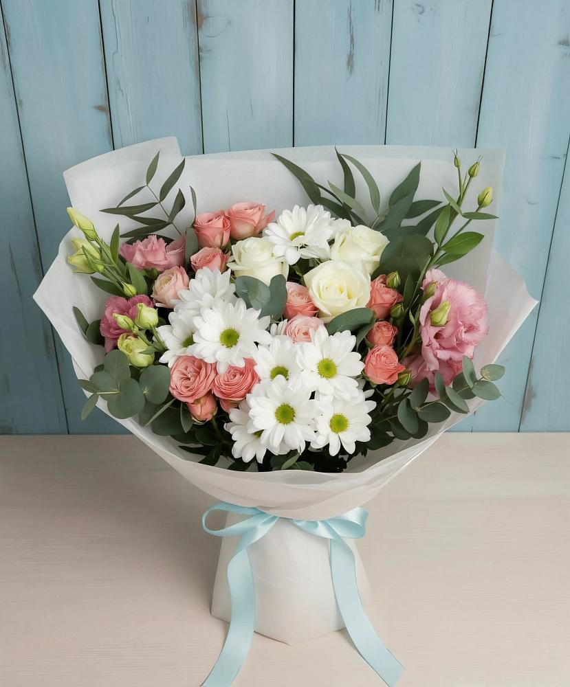 Букет цветов из: Розы, Лизиантусы и Хризантемы в Карагай