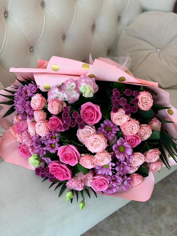 Букет цветов из: Хризантемы, Розы и Лизиантусы в Карагай