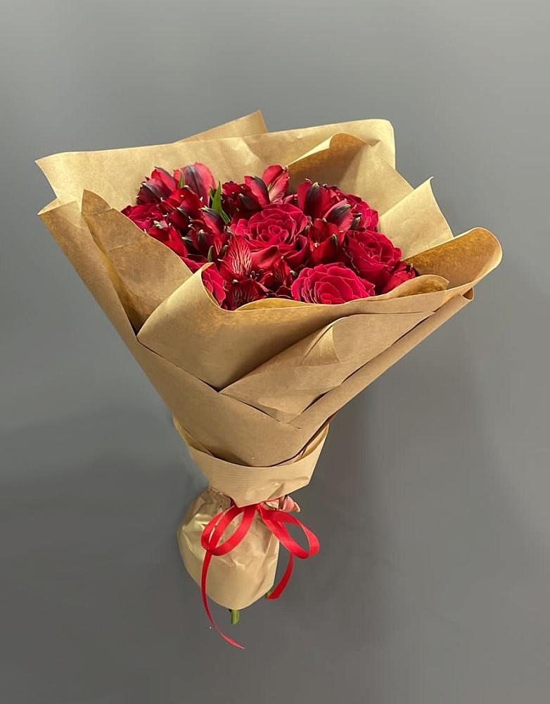 Букет цветов из: Альстромерии и Розы в Карагай