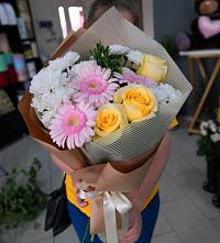 Букет цветов из:  Герберы, Розы и Хризантемы в Карагай