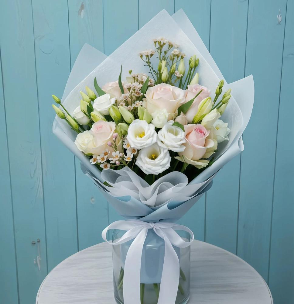 Букет цветов из: Розы и Лизиантусы в Карагай