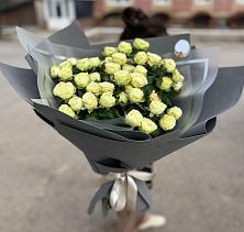 Букет Белые кустовые розы Солинеро в Карагай