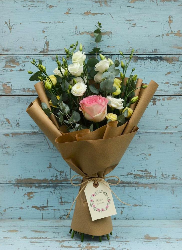 Букет цветов из: Розы и Лизиантусы в Карагай