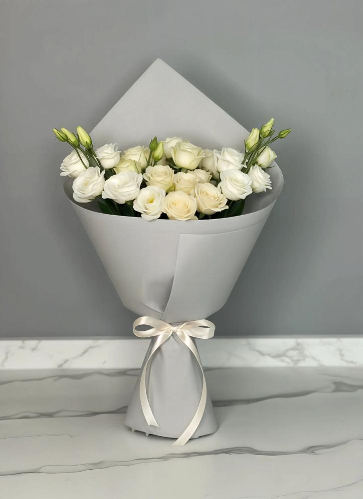 Букет цветов из: Розы и Лизиантусы в Карагай