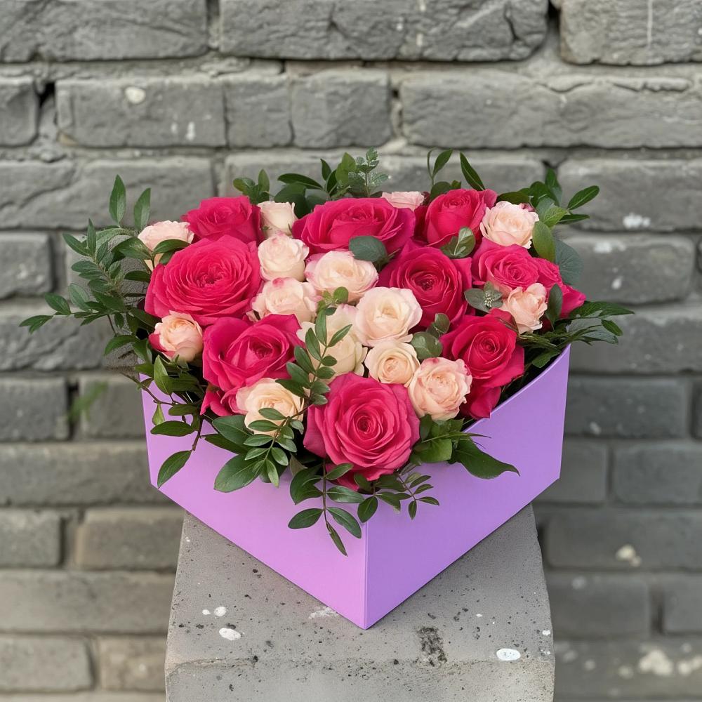 Цветочная композиция из Розы в коробке в Карагай