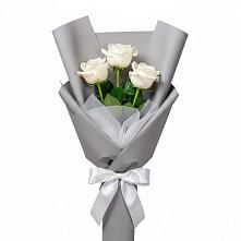Букет 3 белые розы в Карагай