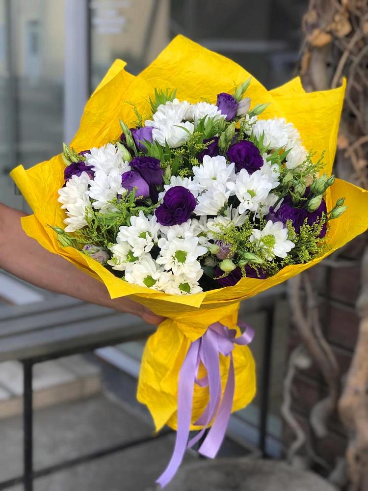 Букет цветов из: Ирисы, Хризантемы и Ромашки в Карагай