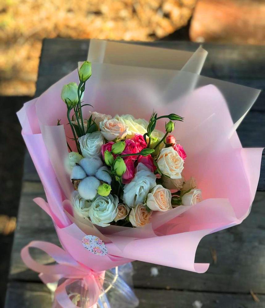 Букет цветов из: Розы и Лизиантусы в Карагай