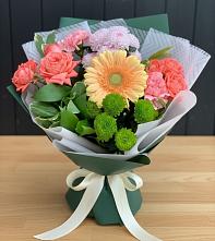 Букет цветов из:  Гвоздики, Розы, Герберы и Хризантемы в Карагай