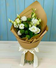 Букет цветов из:  Хризантемы и Лизиантусы в Карагай