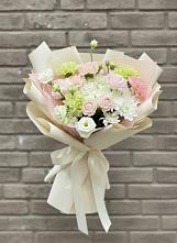 Букет цветов из:  Гвоздики, Розы, Лизиантусы и Хризантемы #REPLACE_PRED# Карагай