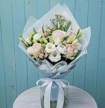 Букет цветов из:  Розы и Лизиантусы в Карагай
