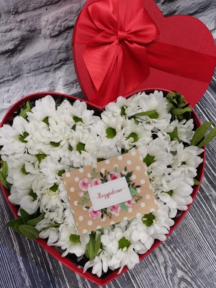 Цветочная композиция из Хризантемы в виде сердца в Карагай