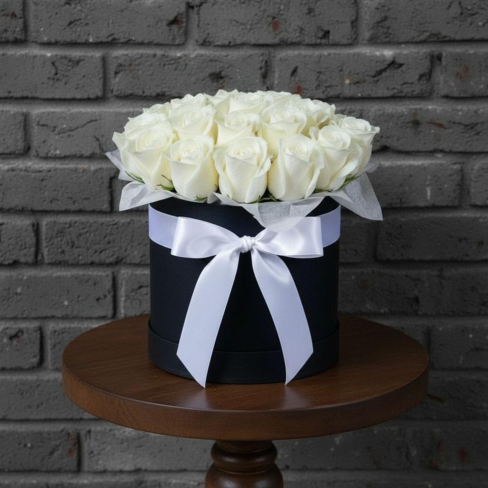 Цветочная композиция из Розы в шляпной коробке в Карагай