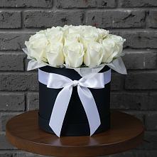 Цветочная композиция из Розы в шляпной коробке в Карагай